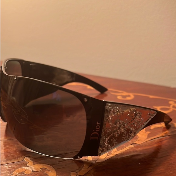 Black Shield Dior limited edition Sunglasses. Note: used/ very good condition - Picture 2 of 6
